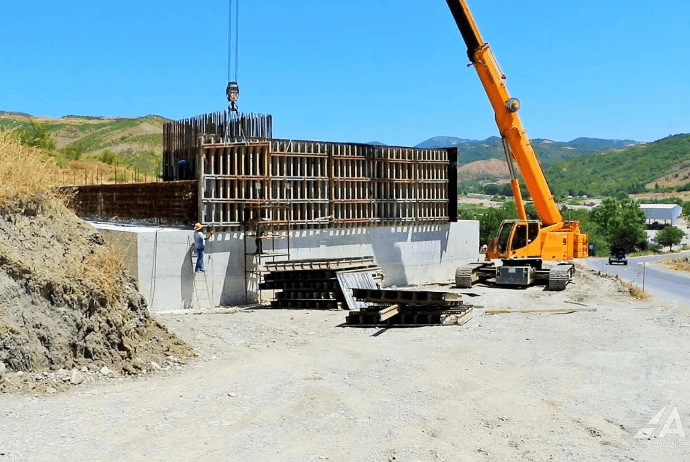 Azərbaycanda ən uzun asma körpü tikilir – QƏBƏLƏYƏ YOLU 10 KM QISALDACAQ