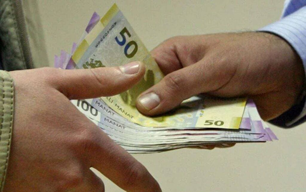 Azərbaycanda bu şəxslər ikiqat maaş alacaqlar