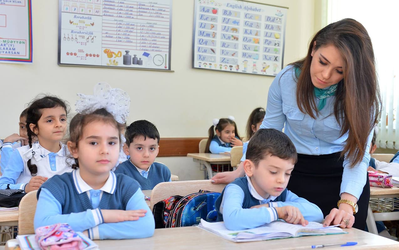 Müəllim və şagirdlərin geyimi ilə bağlı tələblər - Qanuna salınır