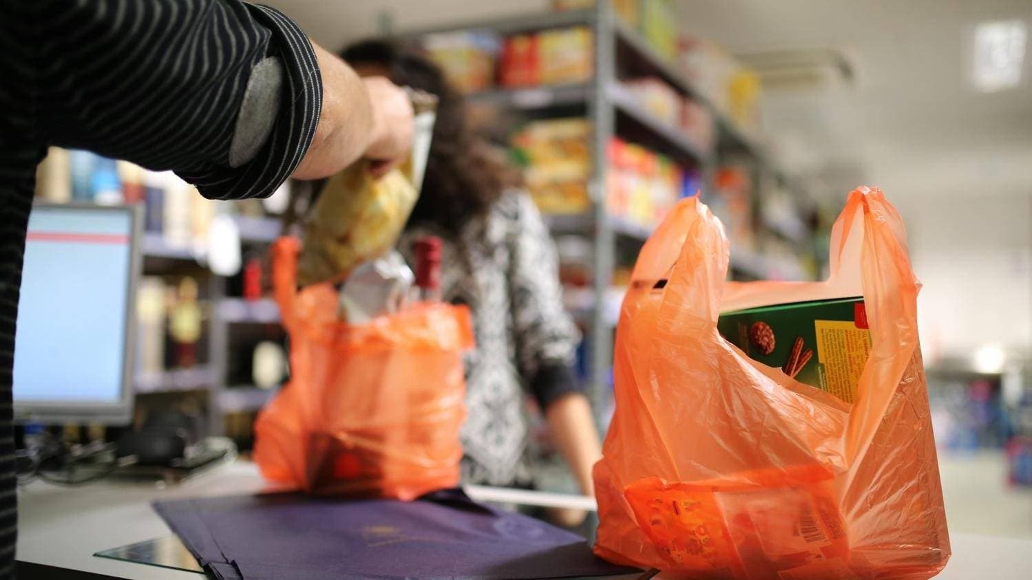 Marketlərdə polietilen torbalar pullu olacaq