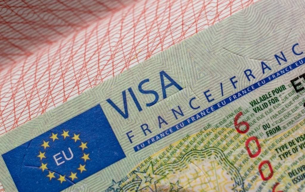 Avropa İttifaqı 5 ölkəyə seçim qoydu: “Qızıl pasport”, yoxsa Şengen?