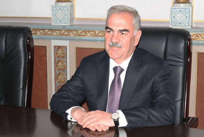Vasif Talıbov retro maşınlarını villasından təcili daşıyıb