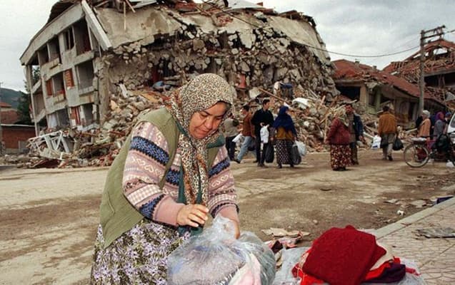Türkiyədə zəlzələdə uçan binalarla bağlı ümumilikdə 67 nəfər saxlanılıb