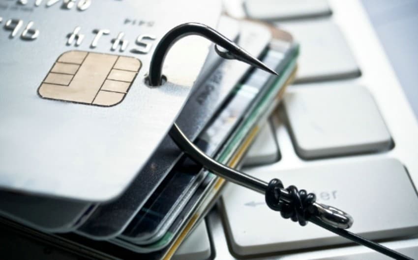 Bir gündə vətəndaşların 67 min manatı bank kartlarından oğurlanıb