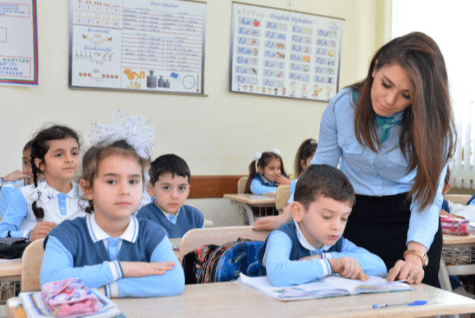 Hansı müəllimlərin maaşları artırıldı? - Nazirlikdən AÇIQLAMA